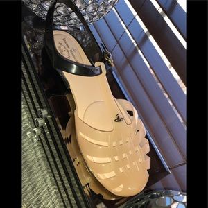 Melissa Aryanna hits